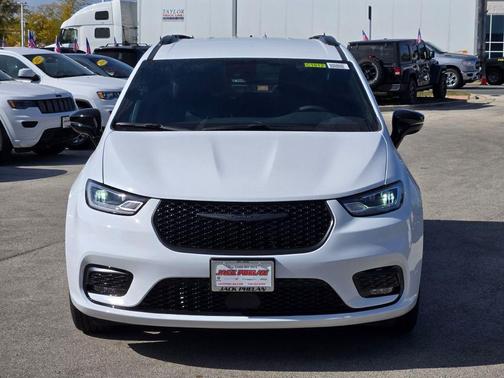 2026 Chrysler Pacifica L