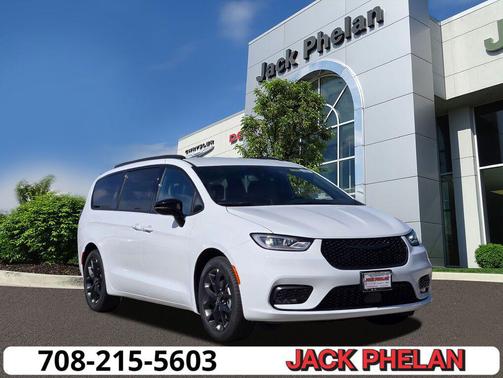 Bright White Clearcoat 2026 Chrysler Pacifica L