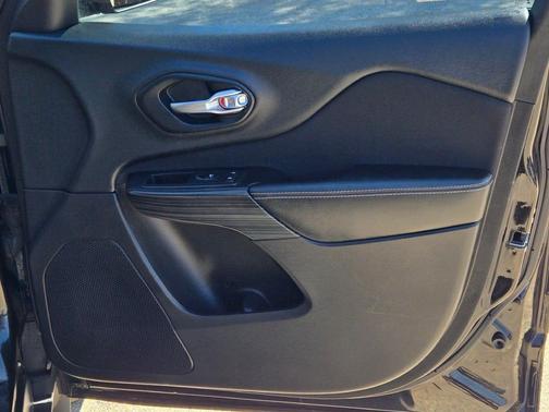 Brilliant Black Crystal Pearlcoat 2016 Jeep Cherokee Sport