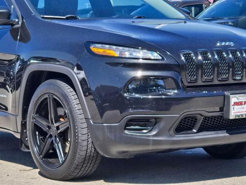 Brilliant Black Crystal Pearlcoat 2016 Jeep Cherokee Sport