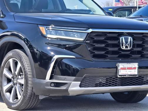 Crystal Black Pearl 2025 Honda Pilot Elite