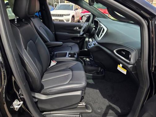 2025 Chrysler Pacifica L