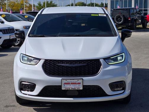 2026 Chrysler Pacifica L