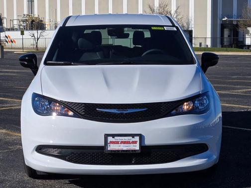 2026 Chrysler Voyager LX