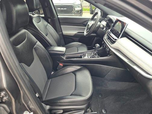Baltic Gray Metallic Clearcoat 2024 Jeep Compass Latitude
