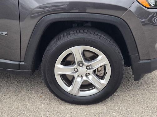 Baltic Gray Metallic Clearcoat 2024 Jeep Compass Latitude