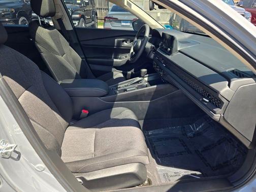 Urban Gray Pearl 2025 Honda Accord SE