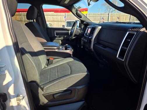 2024 RAM 1500 Classic Warlock Crew Cab 4x4 5'7' Box