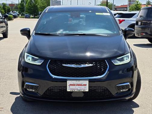 2025 Chrysler Pacifica L