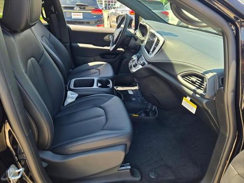 2025 Chrysler Pacifica L