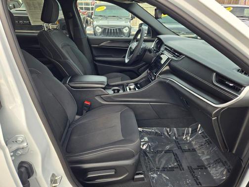 2024 Jeep Grand Cherokee L Laredo