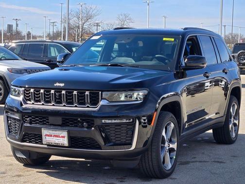 Diamond Black Crystal Pearlcoat 2026 Jeep Grand Cherokee Limited