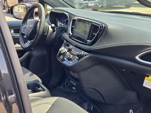 2025 Chrysler Pacifica L