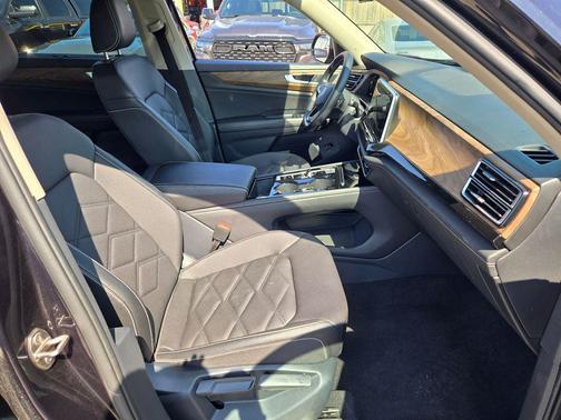 2025 Volkswagen Atlas 2.0T SE w/Technology 4MOTION