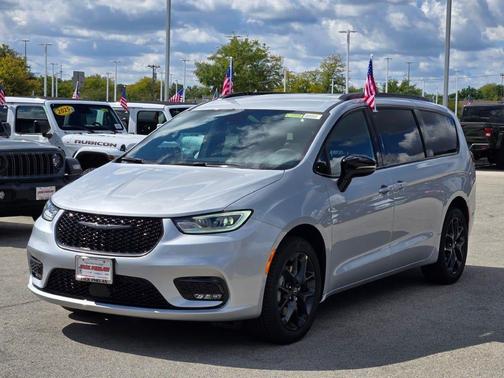 2026 Chrysler Pacifica L