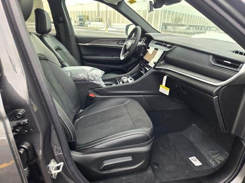 2026 Jeep Grand Cherokee Altitude