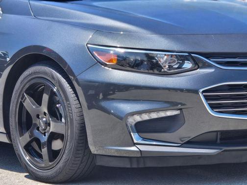 Gray Metallic 2018 Chevrolet Malibu LT
