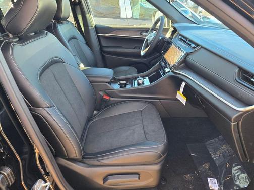 2026 Jeep Grand Cherokee Altitude