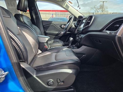 Hydro Blue Pearlcoat 2022 Jeep Cherokee Latitude Lux