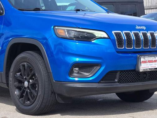 Hydro Blue Pearlcoat 2022 Jeep Cherokee Latitude Lux