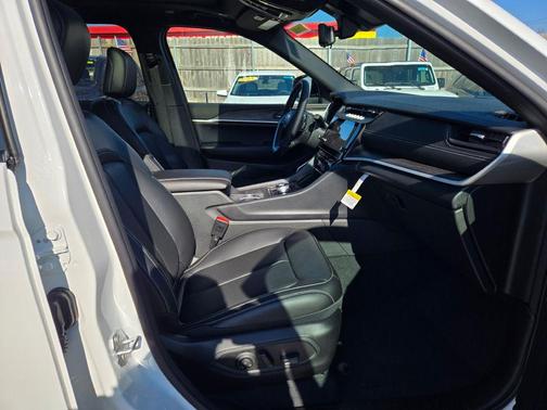 Bright White Clearcoat 2026 Jeep Grand Cherokee Limited