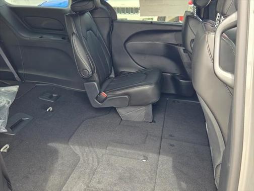 2025 Chrysler Pacifica L