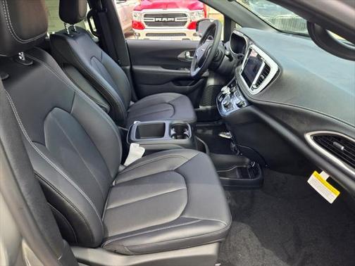 2025 Chrysler Pacifica L