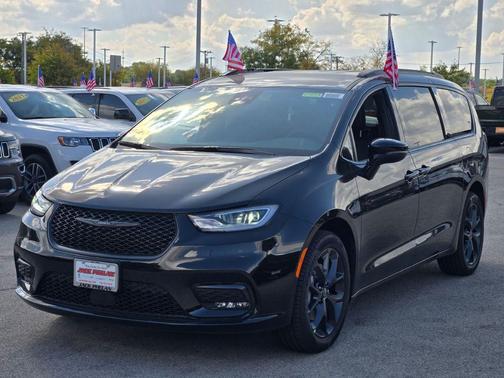 2026 Chrysler Pacifica L