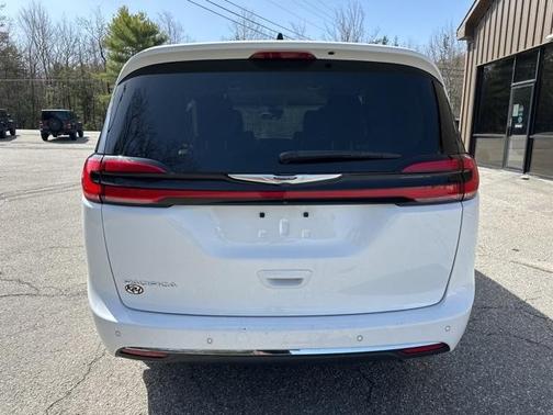2023 Chrysler Pacifica Touring-L