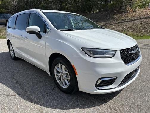 2023 Chrysler Pacifica Touring-L