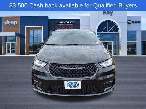 Diamond Black 2026 Chrysler Pacifica Limited