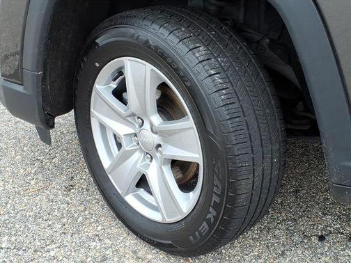 Granite Crystal Clearcoat Metallic 2022 Jeep Compass Latitude