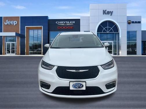 2023 Chrysler Pacifica Touring-L