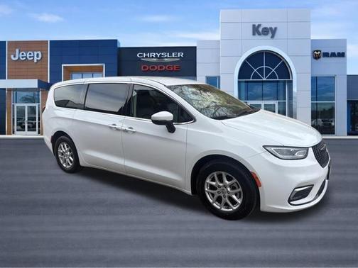 2023 Chrysler Pacifica Touring-L