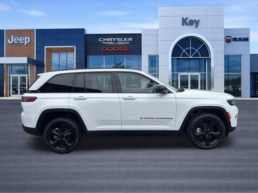 Bright White Clearcoat 2023 Jeep Grand Cherokee Limited