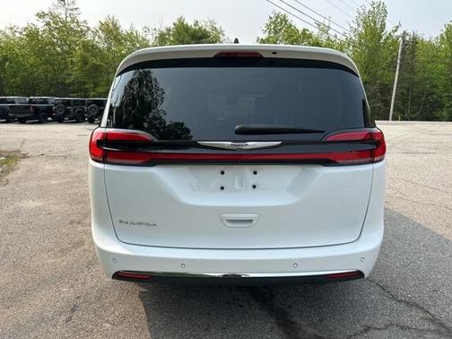 2023 Chrysler Pacifica Touring-L