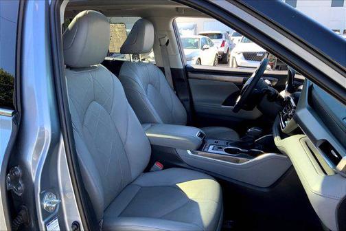 2021 Toyota Highlander Hybrid Platinum