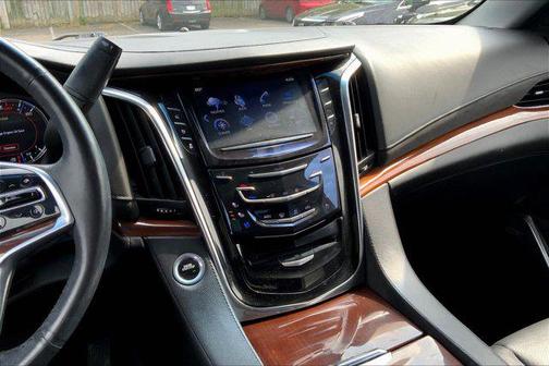 2017 Cadillac Escalade Luxury