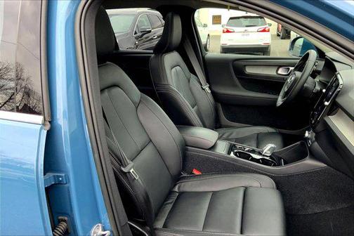 2023 Volvo XC40 B5 Plus Bright Theme