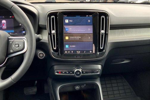 2023 Volvo XC40 B5 Plus Bright Theme