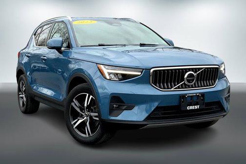 2023 Volvo XC40 B5 Plus Bright Theme