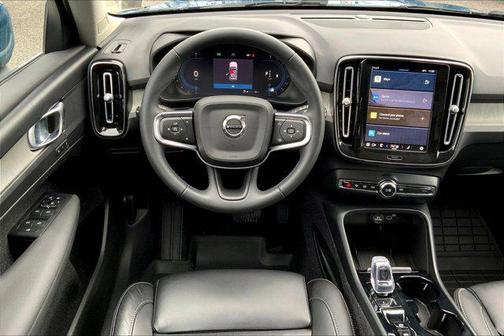 2023 Volvo XC40 B5 Plus Bright Theme
