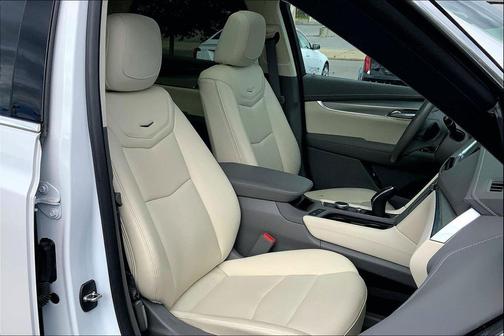 Crystal White Tricoat 2023 Cadillac XT5 Premium Luxury