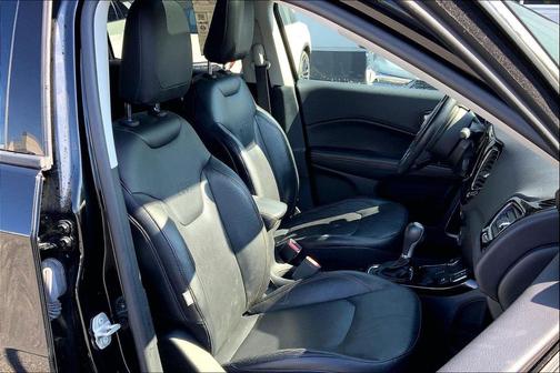 Diamond Black Crystal Pearlcoat 2018 Jeep Compass Limited