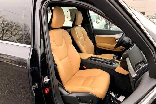 2018 Volvo XC90 T5 Momentum