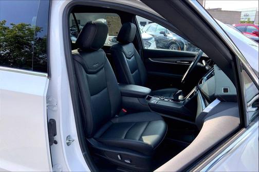 Crystal White Tricoat 2024 Cadillac XT6 Luxury AWD