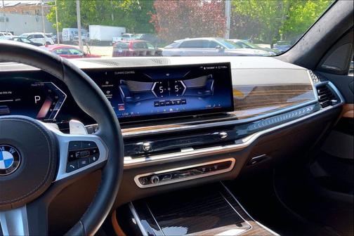Gray Metallic 2026 BMW X7 xDrive40i