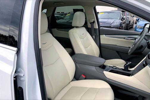 2022 Cadillac XT5 Premium Luxury
