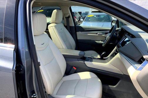 2022 Cadillac XT5 Premium Luxury