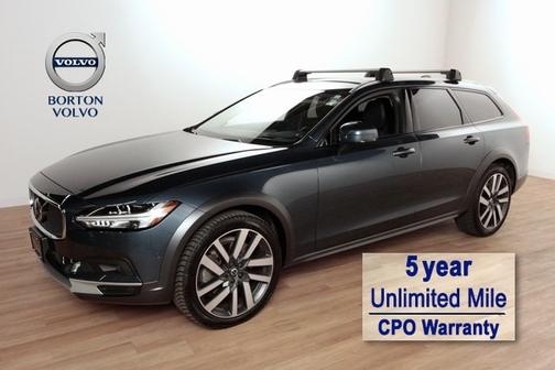 2022 Volvo V90 Cross Country B6